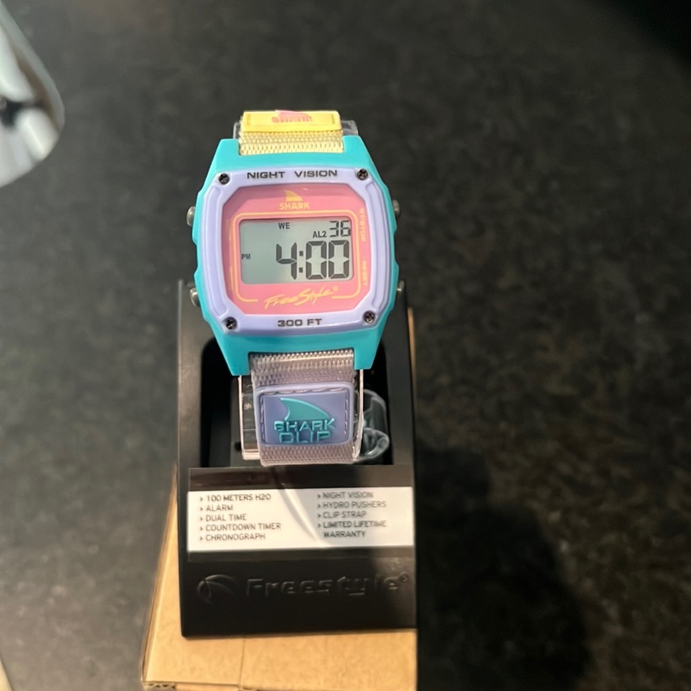 Freestyle Shark Clip